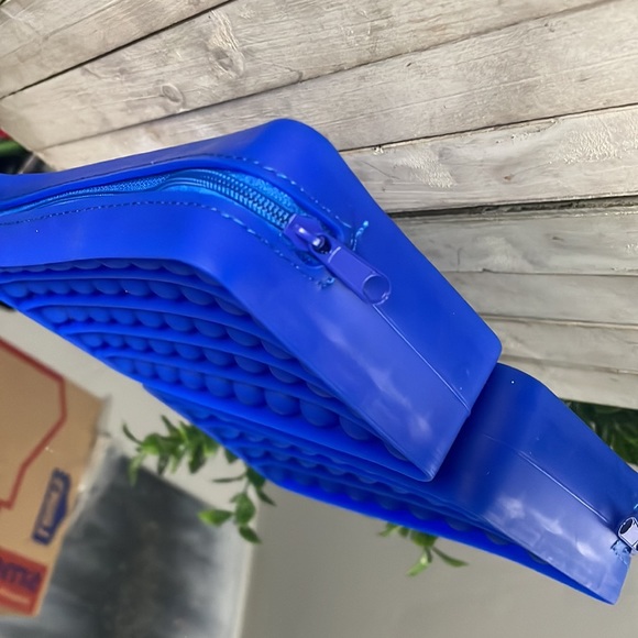 💎 Pop It Fidget Toy Blue Pencil Case - Picture 3 of 5